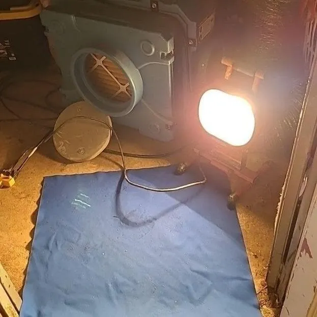 Air scrubber and work light in an opened room